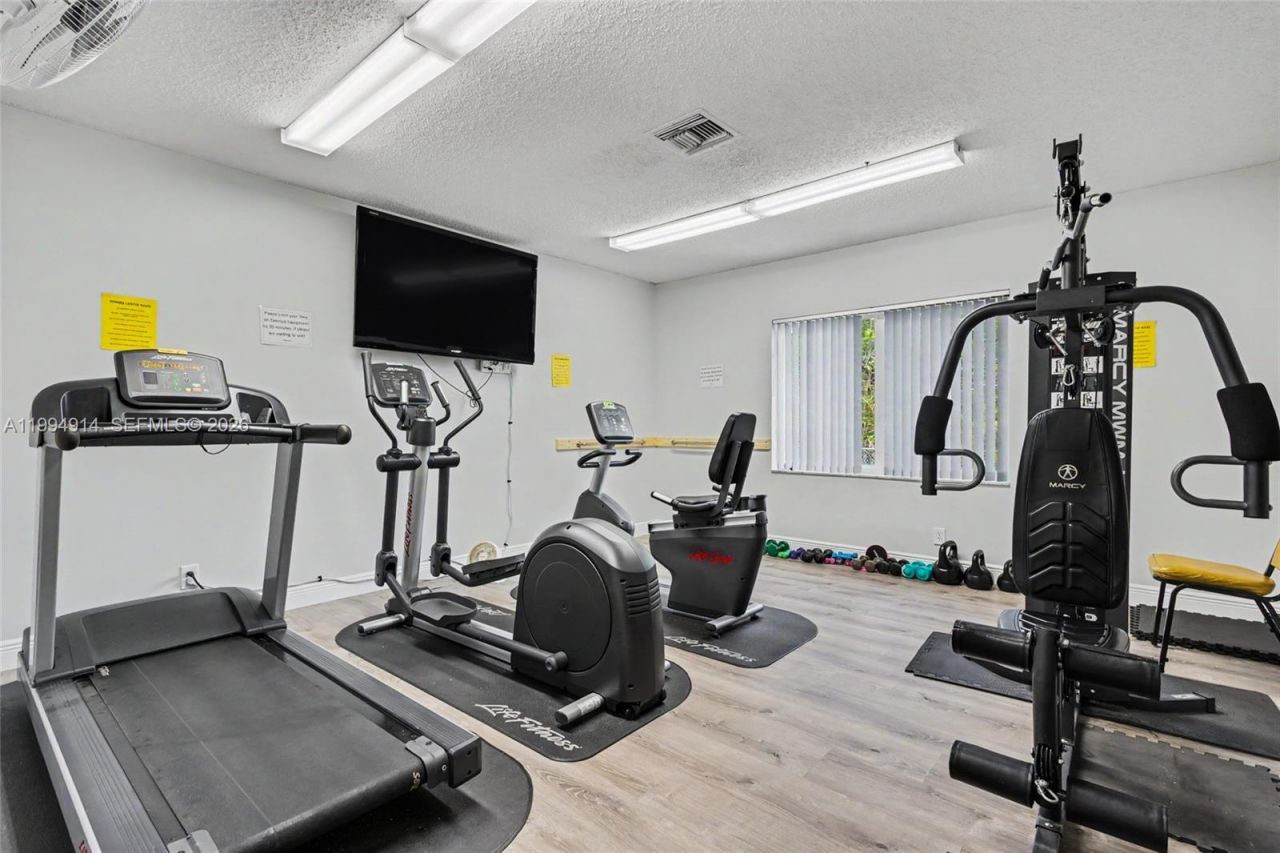 1300 N 12th Ct, Unit 6A, Hollywood, FL 33019 Photo