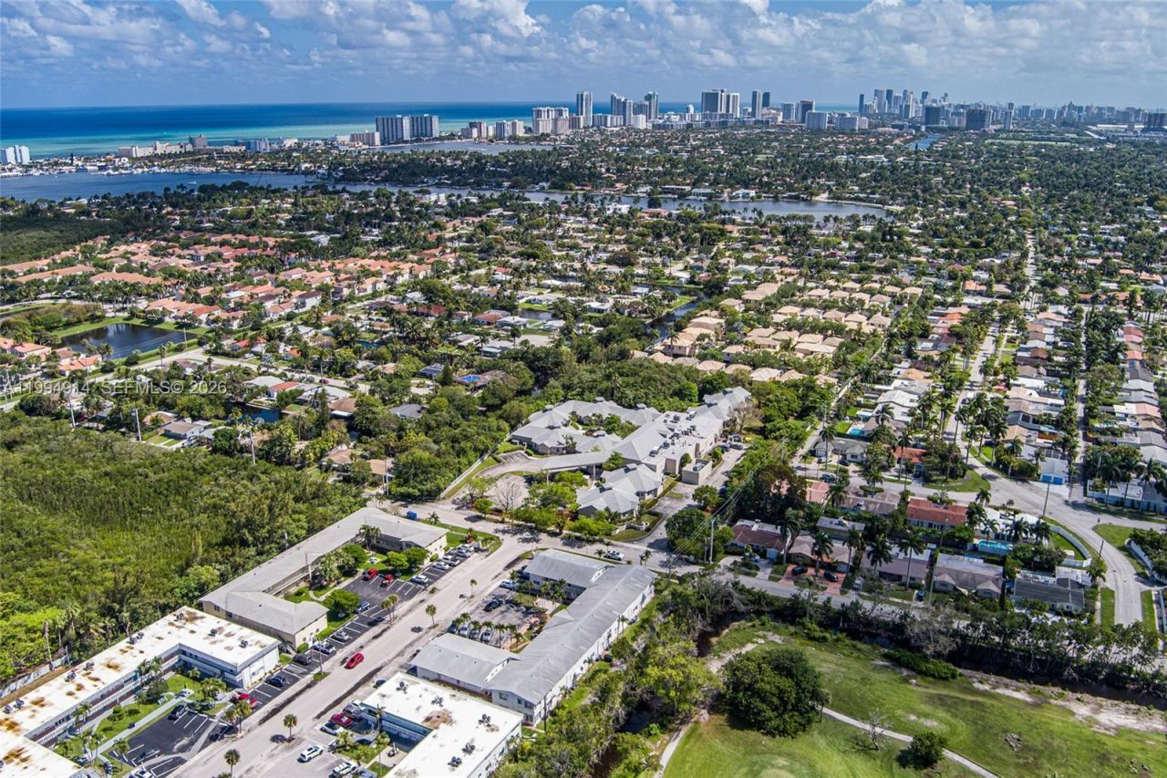 1300 N 12th Ct, Unit 6A, Hollywood, FL 33019 Photo