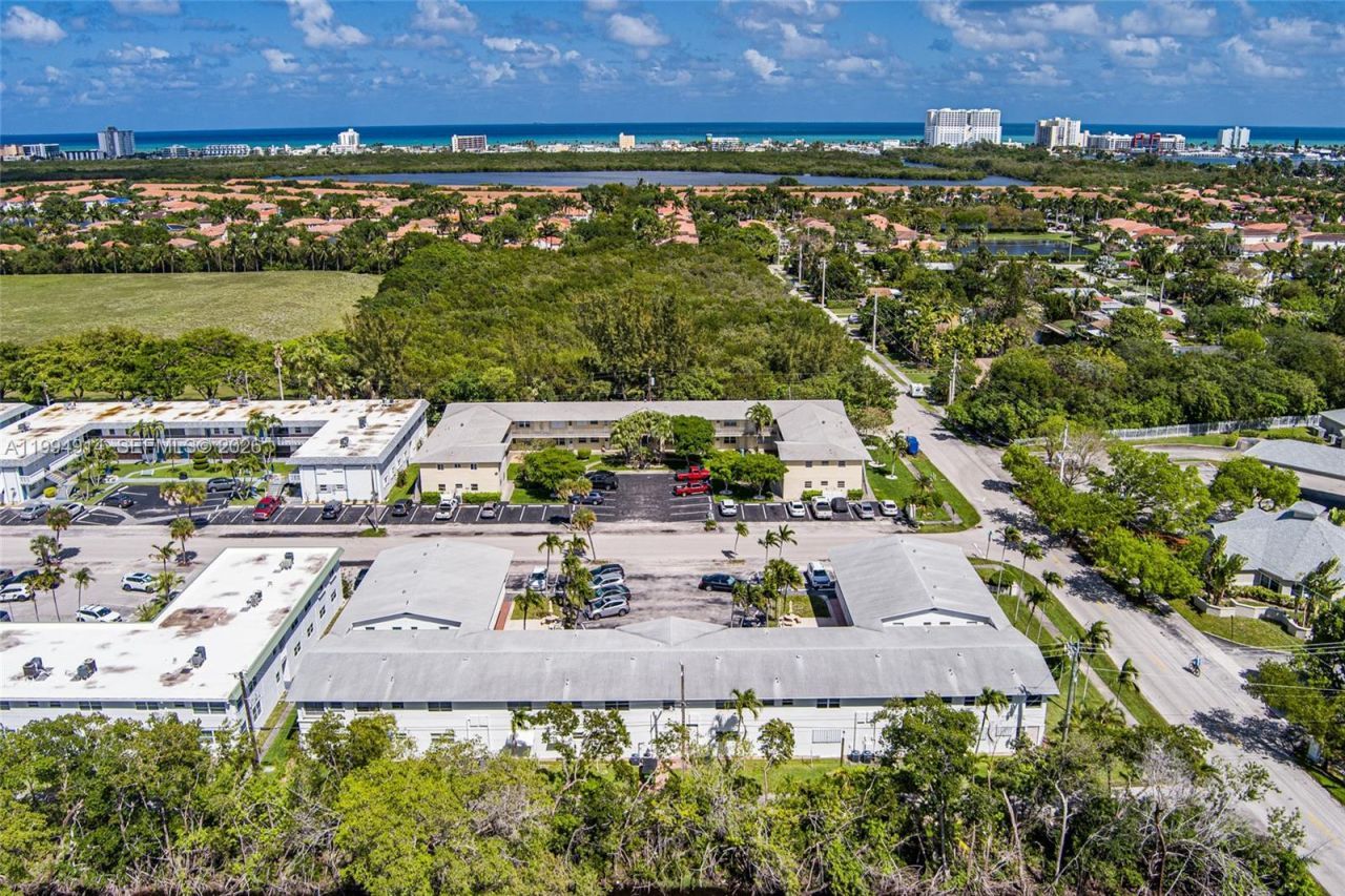 1300 N 12th Ct, Unit 6A, Hollywood, FL 33019 Photo