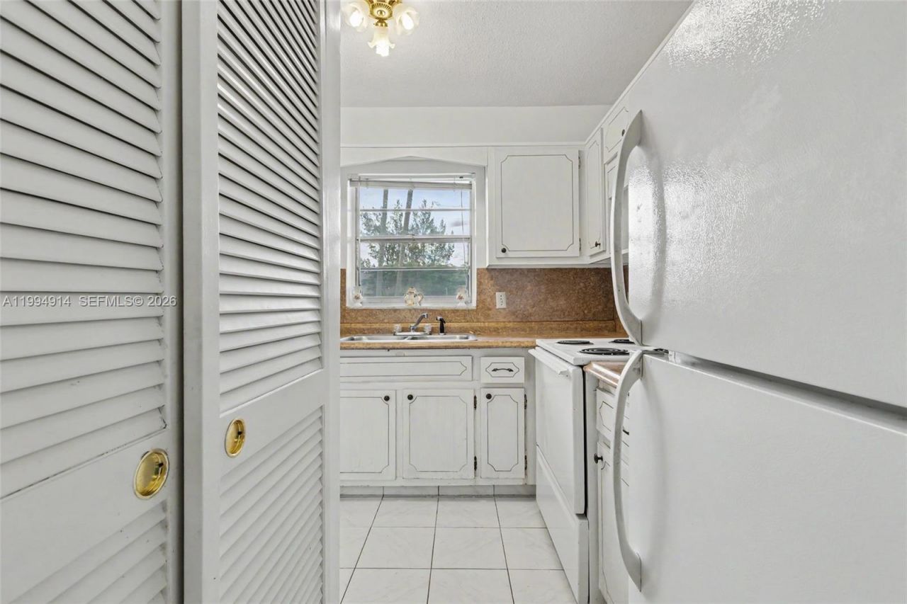 1300 N 12th Ct, Unit 6A, Hollywood, FL 33019 Photo