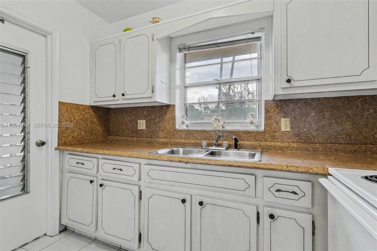 1300 N 12th Ct, Unit 6A, Hollywood, FL 33019 Photo