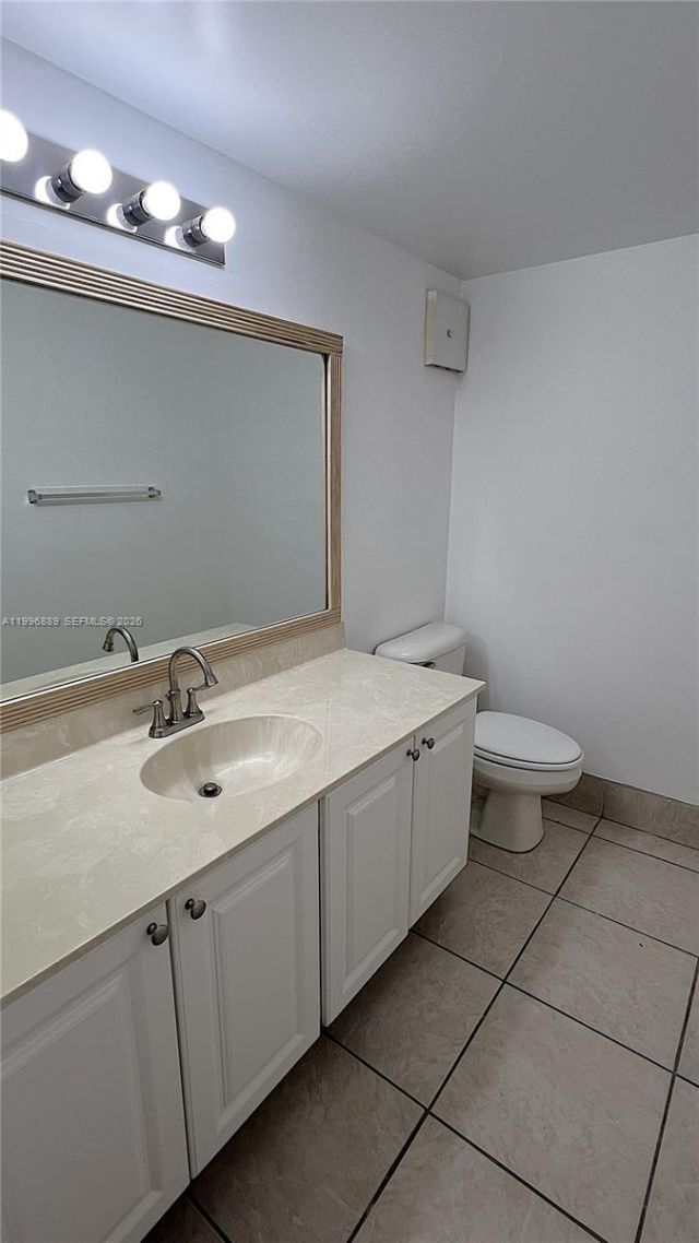 711 N Pine Island Rd, Unit 211, Plantation, FL 33324 Photo
