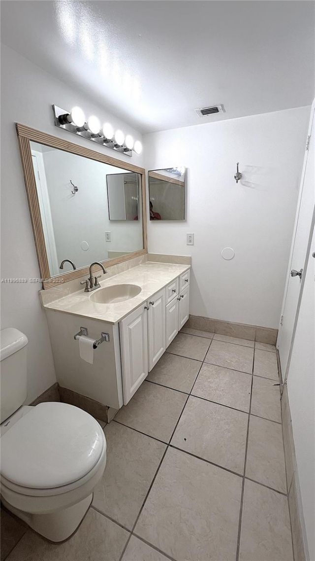 711 N Pine Island Rd, Unit 211, Plantation, FL 33324 Photo