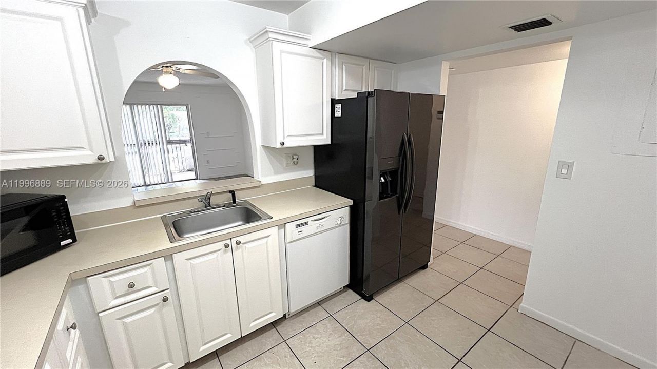 711 N Pine Island Rd, Unit 211, Plantation, FL 33324 Photo