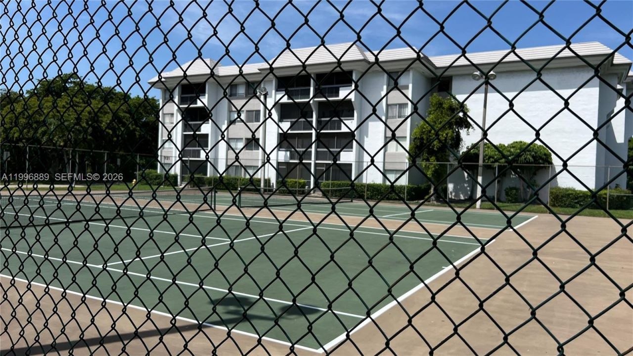 711 N Pine Island Rd, Unit 211, Plantation, FL 33324 Photo