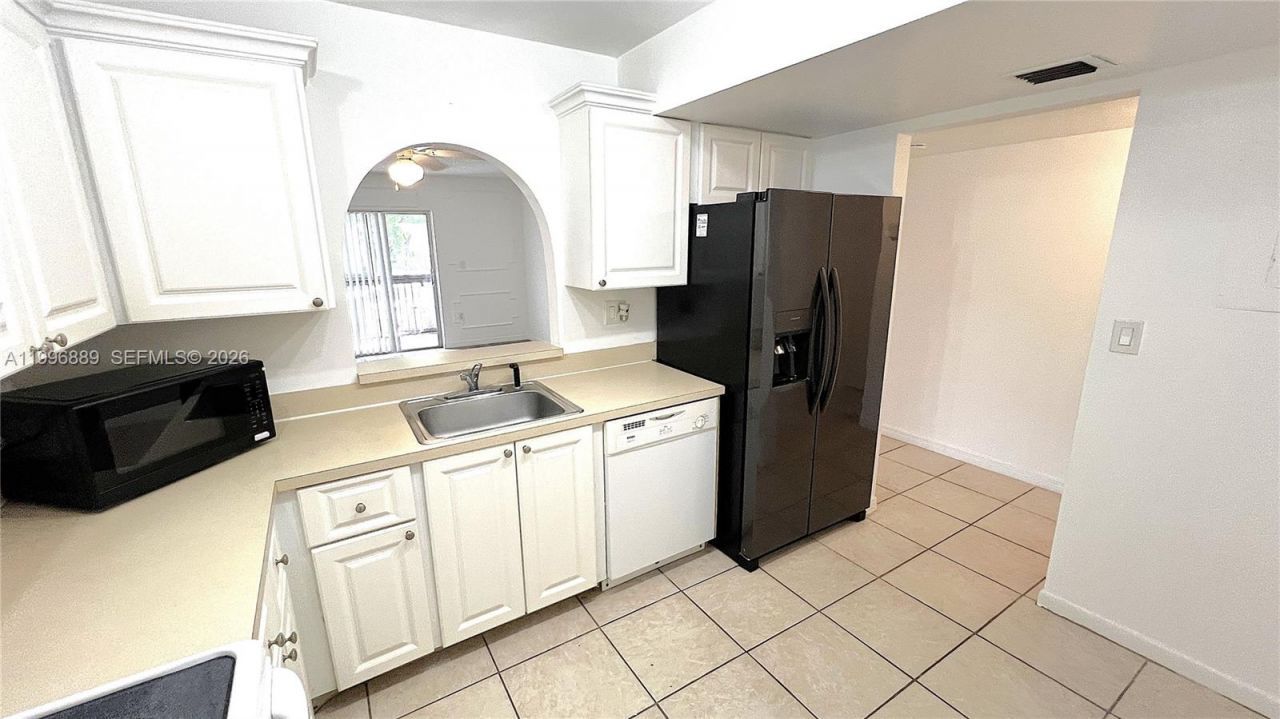 711 N Pine Island Rd, Unit 211, Plantation, FL 33324 Photo