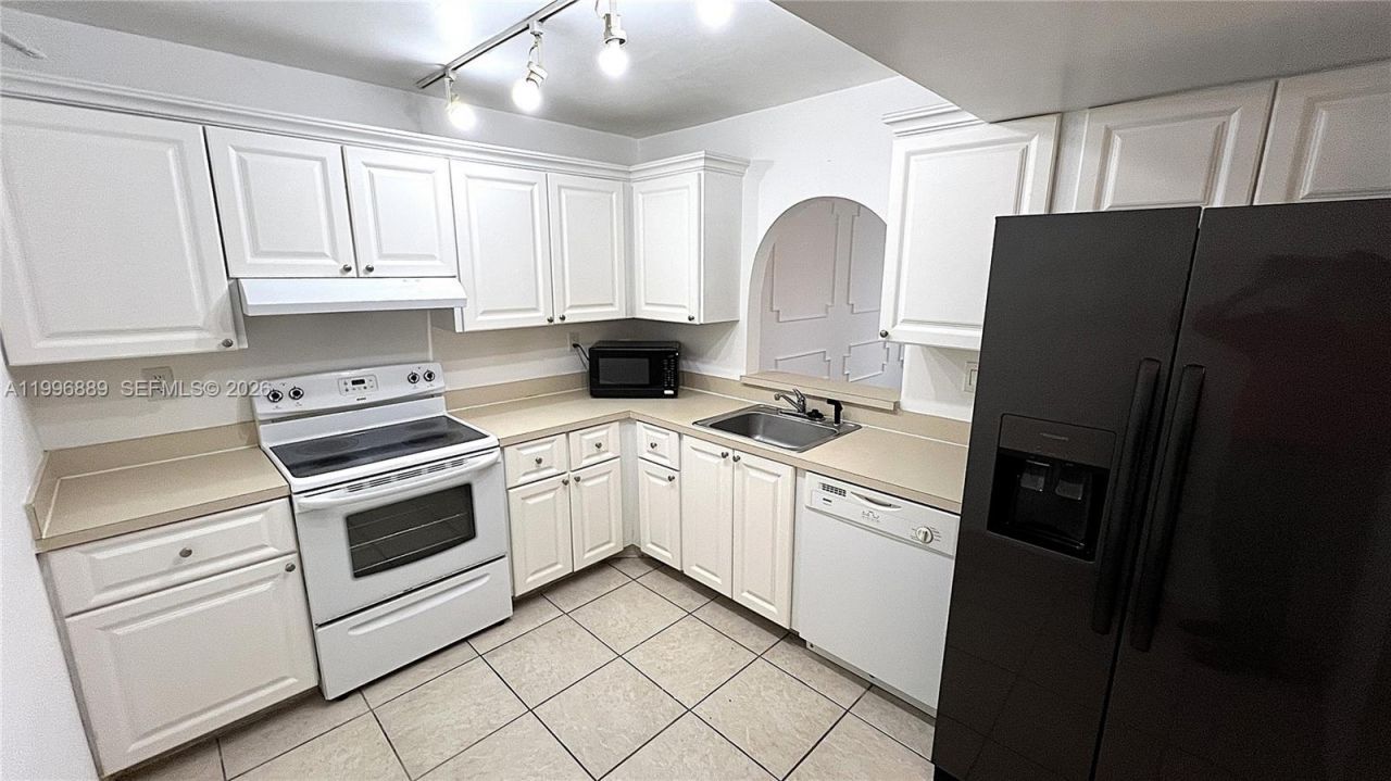 711 N Pine Island Rd, Unit 211, Plantation, FL 33324 Photo