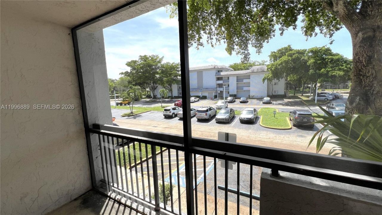 711 N Pine Island Rd, Unit 211, Plantation, FL 33324 Photo