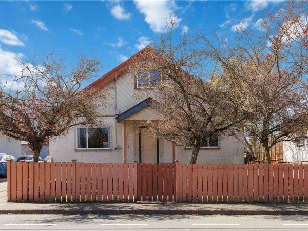 938 Hereward Rd, Victoria, BC V9A 4C8