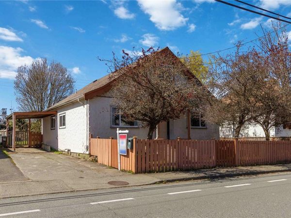 938 Hereward Rd, Victoria, BC V9A 4C8