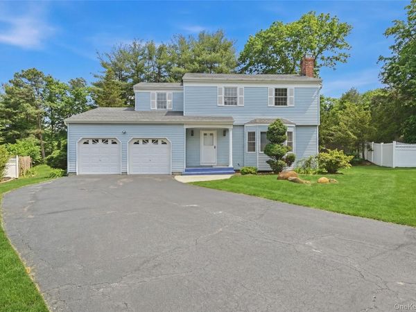 19 Sherwood Court, Ronkonkoma, NY 11779