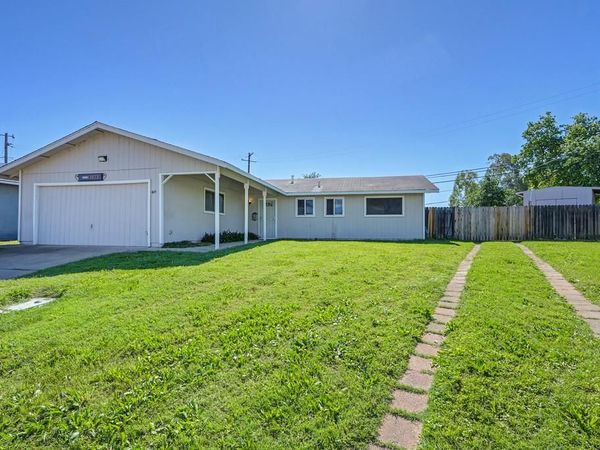 1071 Hollingsworth Dr, Lincoln, CA 95648