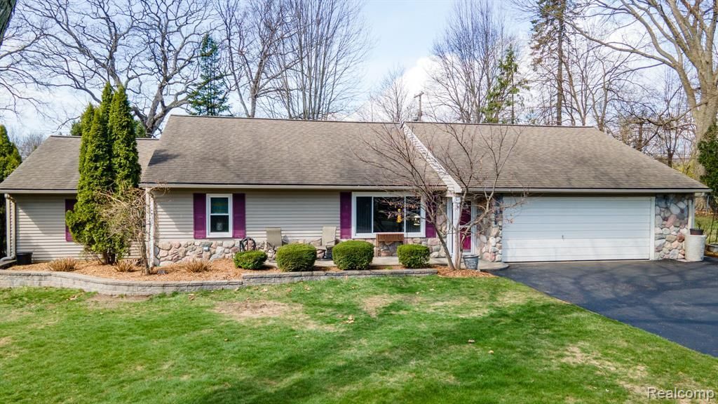 2941 Silverhill Drive, Waterford Township, MI 48329 Main Photo