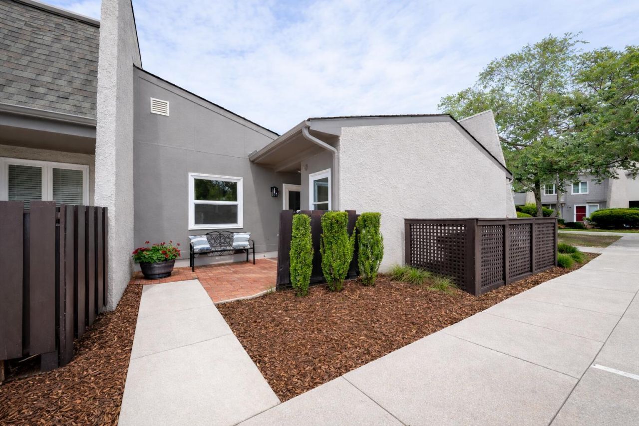 306 Ventura Place Photo 1