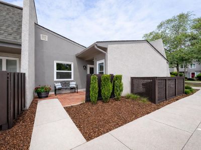 306 Ventura Place, Mount Pleasant, SC 29464