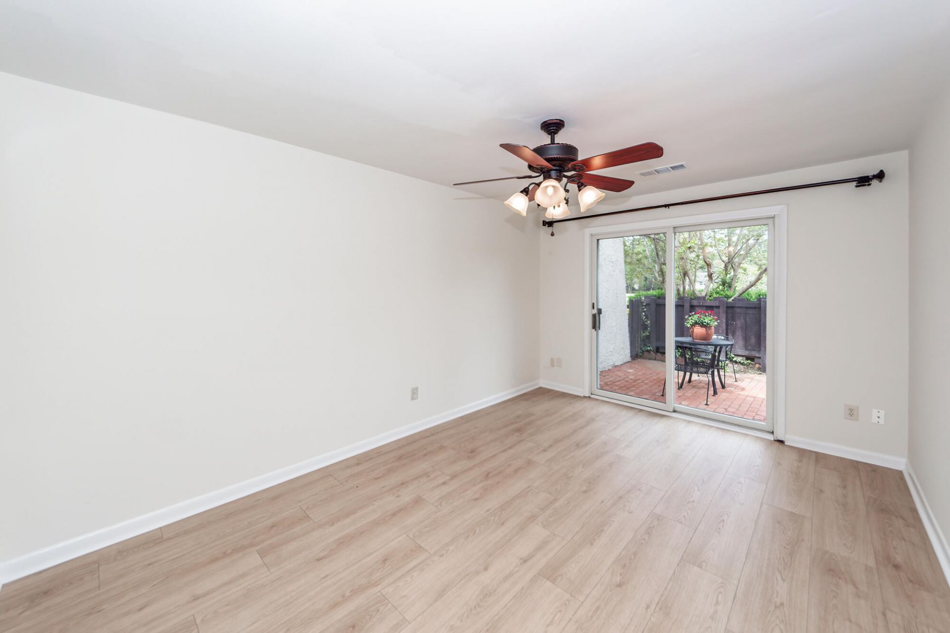 306 Ventura Place Photo 16