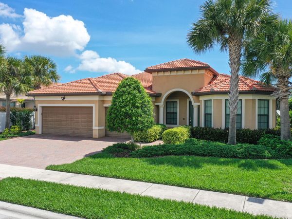 301 SE Huntington Circle, Port St. Lucie, FL 34984