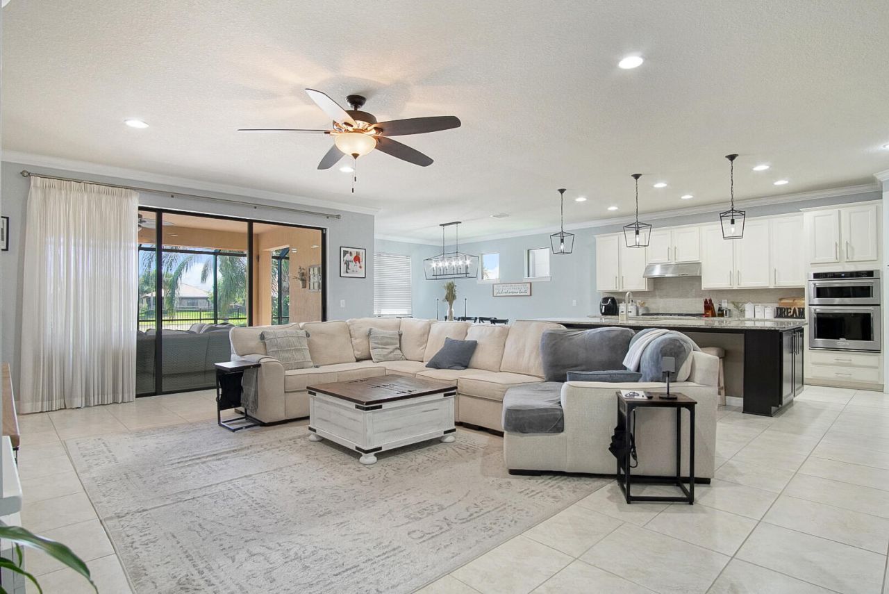 301 SE Huntington Circle, Port Saint Lucie, FL 34984 Photo