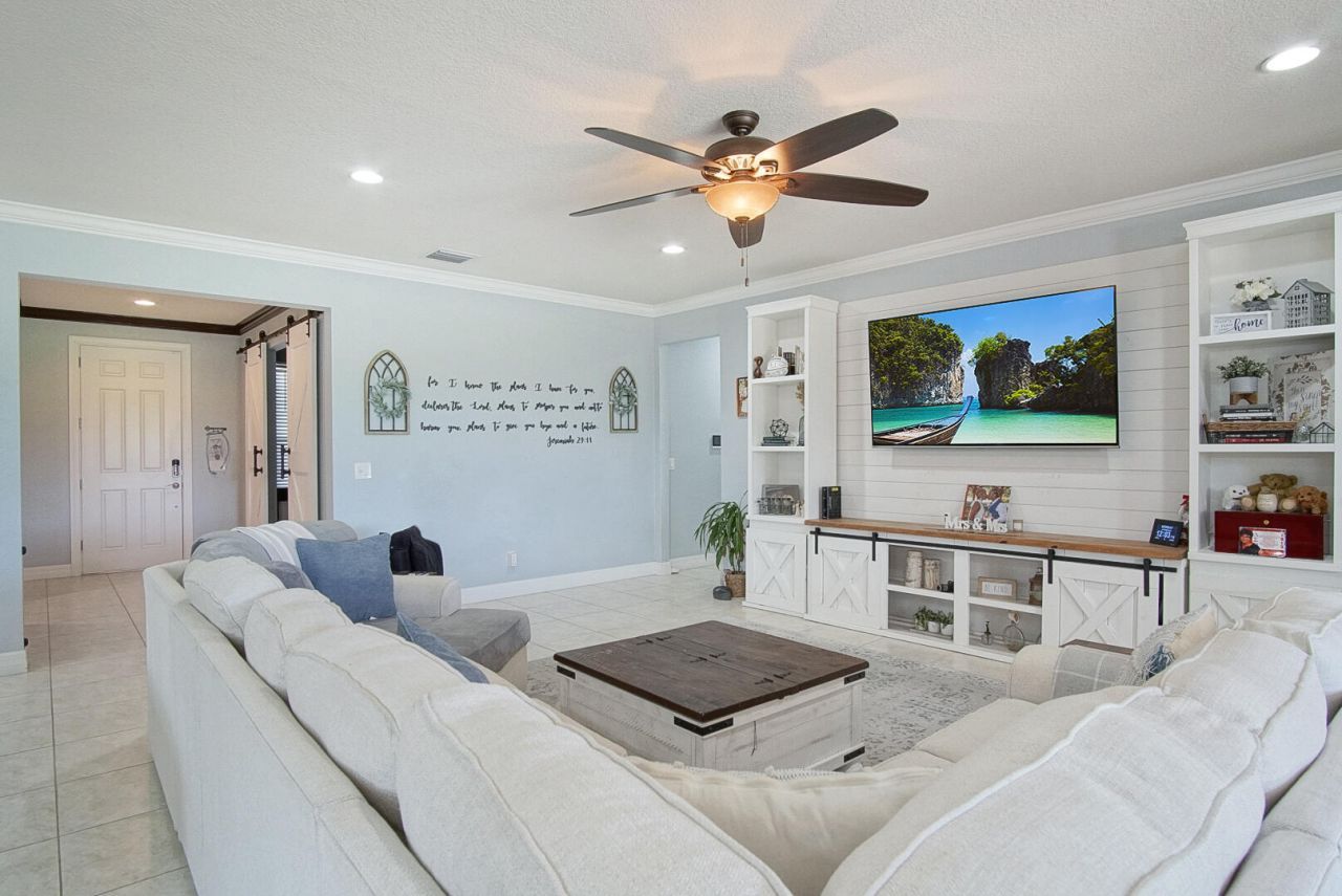 301 SE Huntington Circle, Port Saint Lucie, FL 34984 Photo