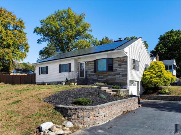 29 Rombout Ridge Road, Poughkeepsie, NY 12603