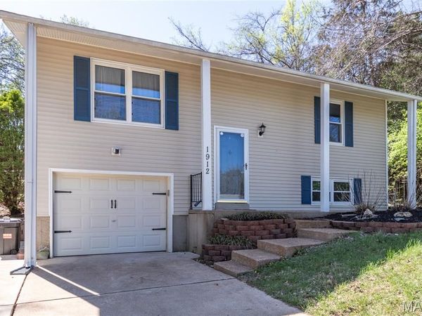 1912 High Cliff Drive , Fenton, MO 63026