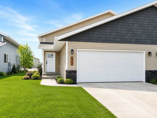 7250 30th Street S, Fargo, ND 58104