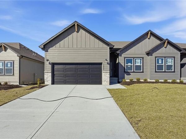 1223 SE Windbreak Drive, Lee's Summit, MO 64081