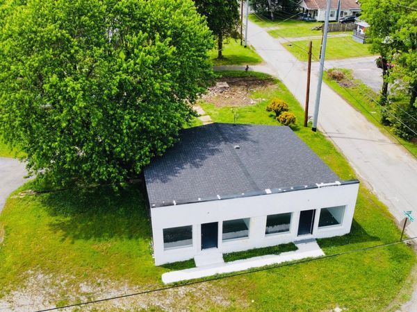 125 W Indiana Avenue, Whitwell, TN 37397