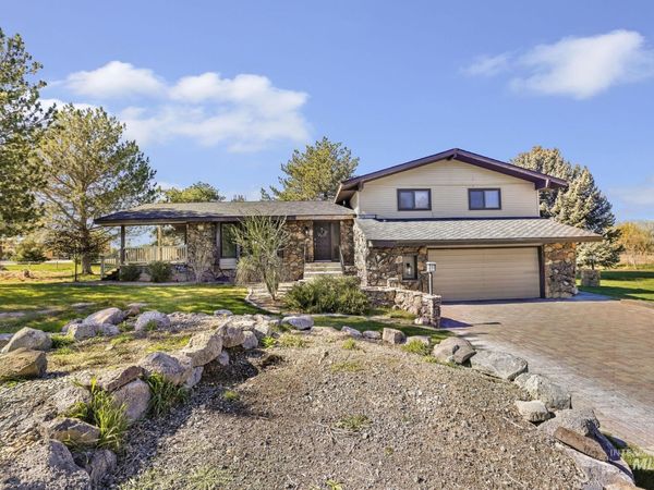 4055 N Canyon Ridge Dr, Twin Falls, ID 83301