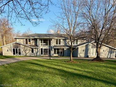 29 Hunting Hollow Drive, Pepper Pike, OH 44124