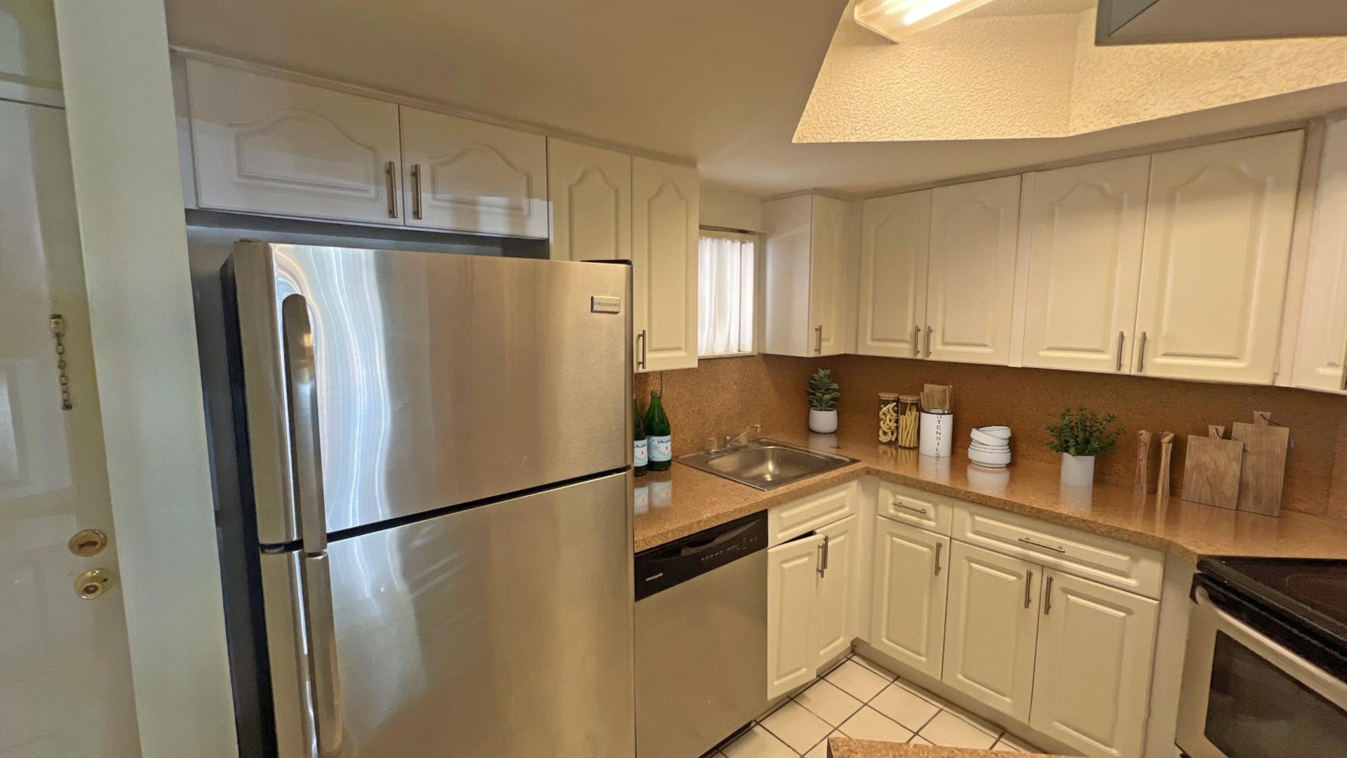8343 Lake Drive, Unit 207, Doral, FL 33166 Photo