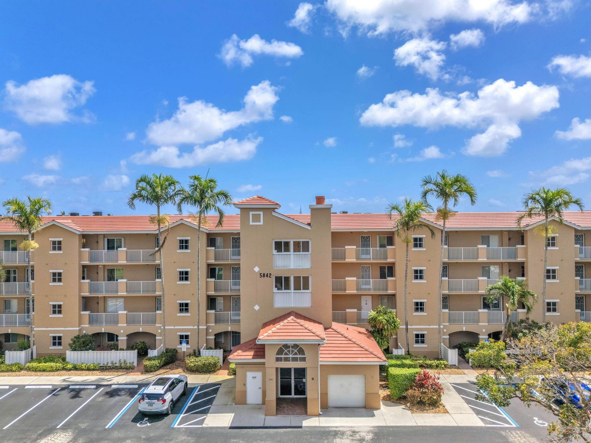 5842 Crystal Shores Drive, Unit 302, Boynton Beach, FL 33437 Photo