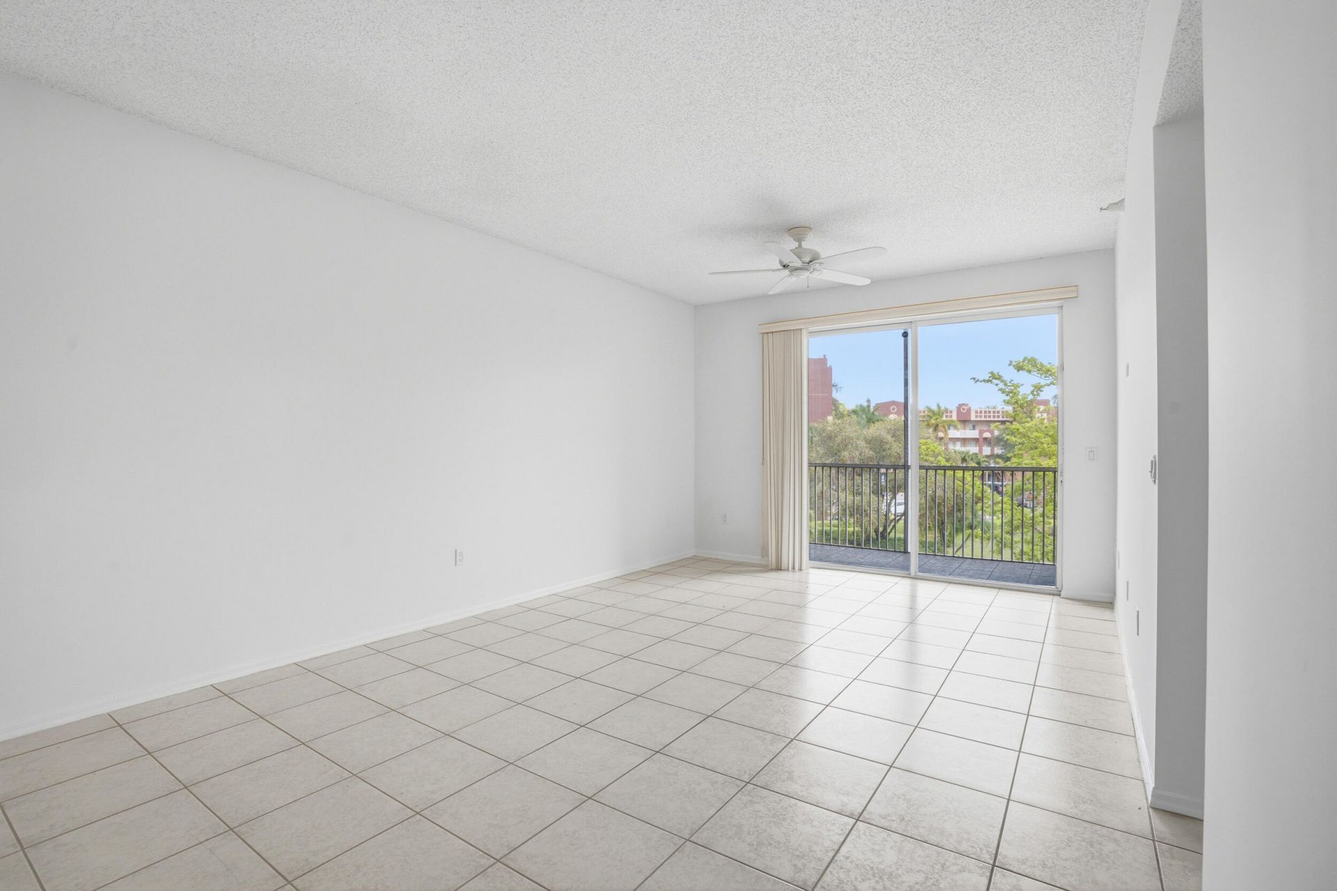 7647 Southampton Terrace, Unit 318, Tamarac, FL 33321 Photo