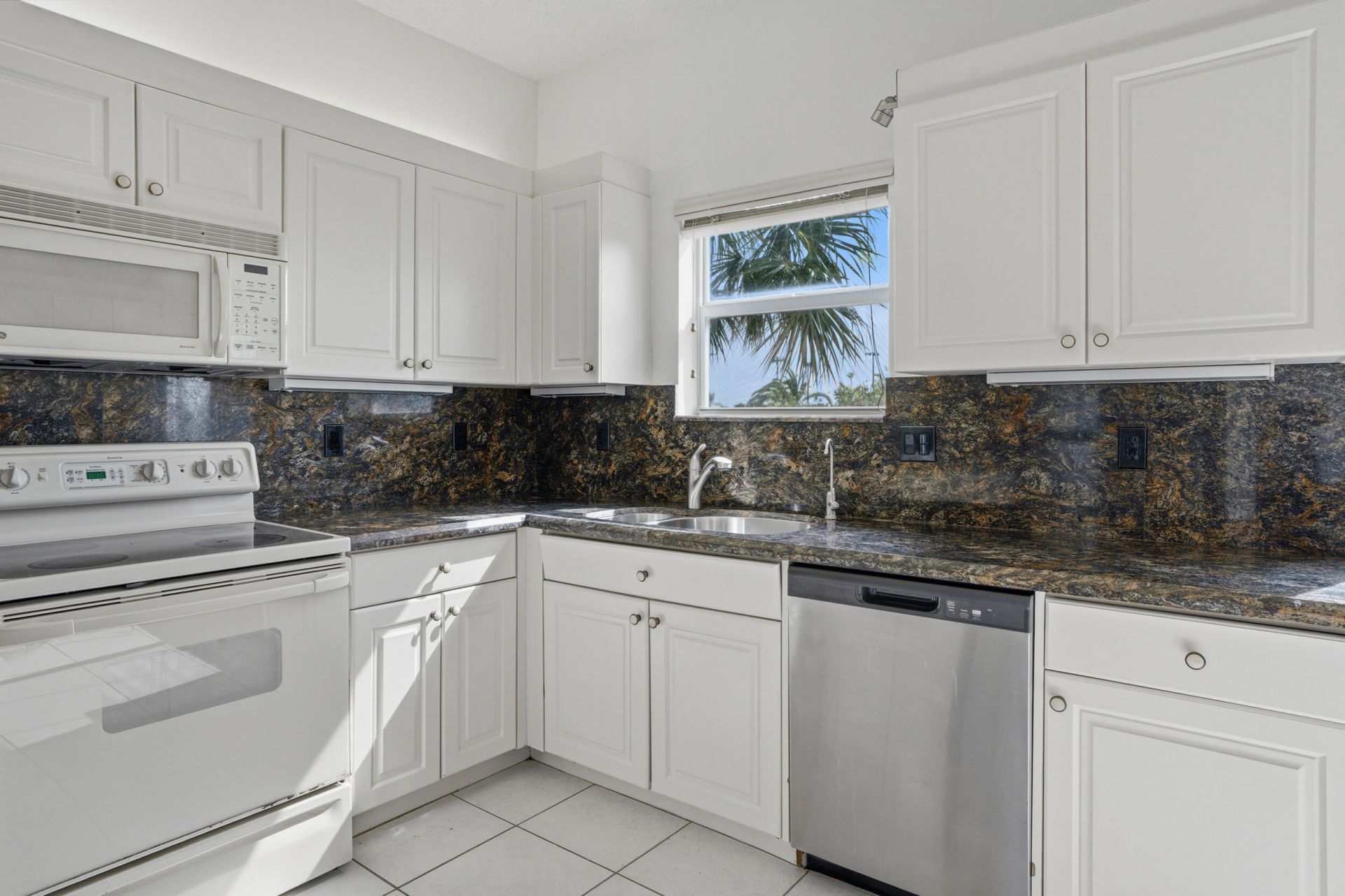 7647 Southampton Terrace, Unit 318, Tamarac, FL 33321 Photo
