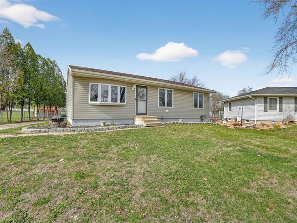 113 Shirley Avenue, Elk Run Heights, IA 50707