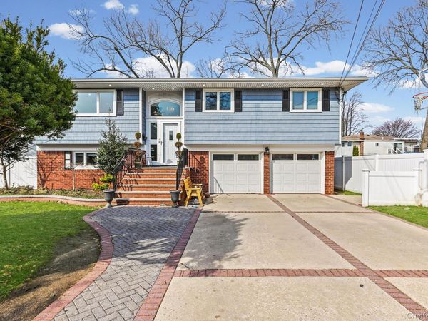 978 Little Whalneck Road , North Merrick, NY 11566