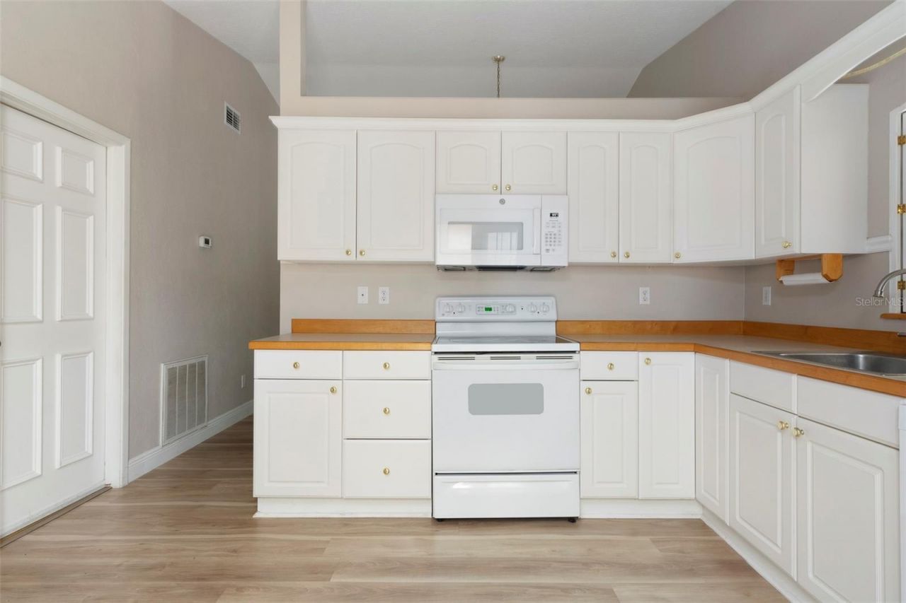 491 St Tropez Circle Ne, Saint Petersburg, FL 33703 Photo