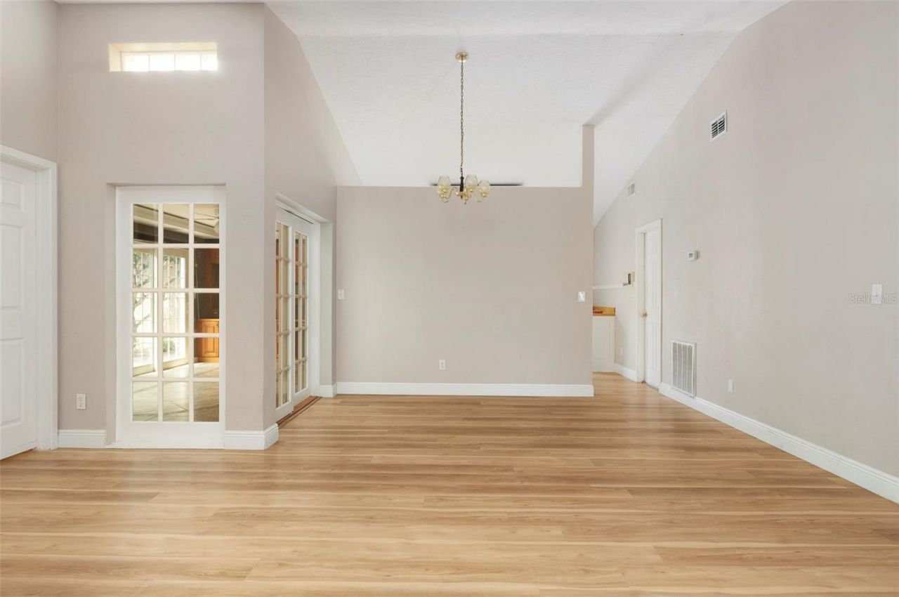 491 St Tropez Circle Ne, Saint Petersburg, FL 33703 Photo