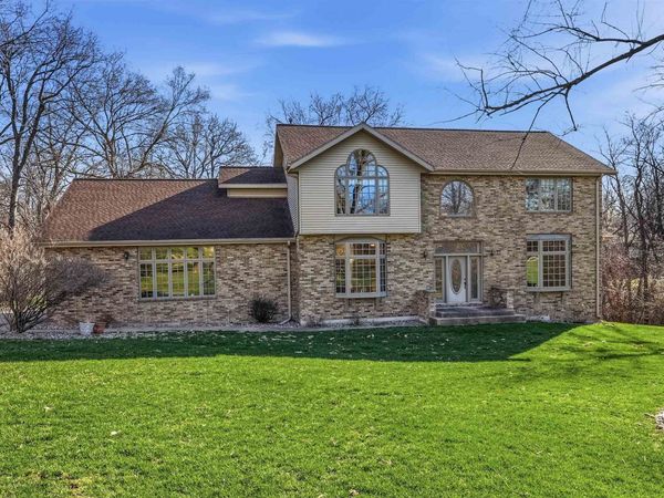 12517 Rugby Court, Dubuque, IA 52002