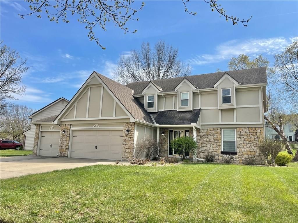 1637 83rd Terrace, Kansas City, MO 64118 Main Photo