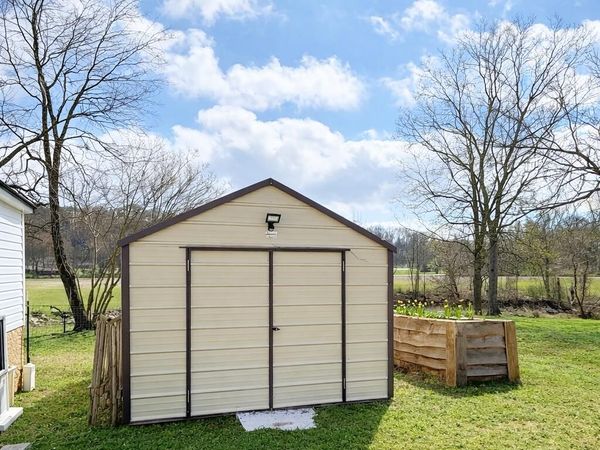 2068 Market Street, Dayton, TN 37321