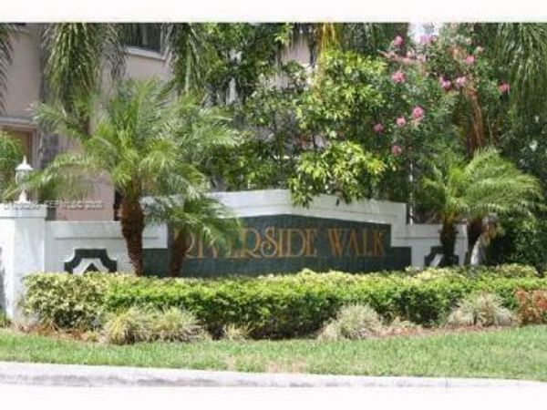 9711 NW 2nd Street, Coral Springs, FL 33071