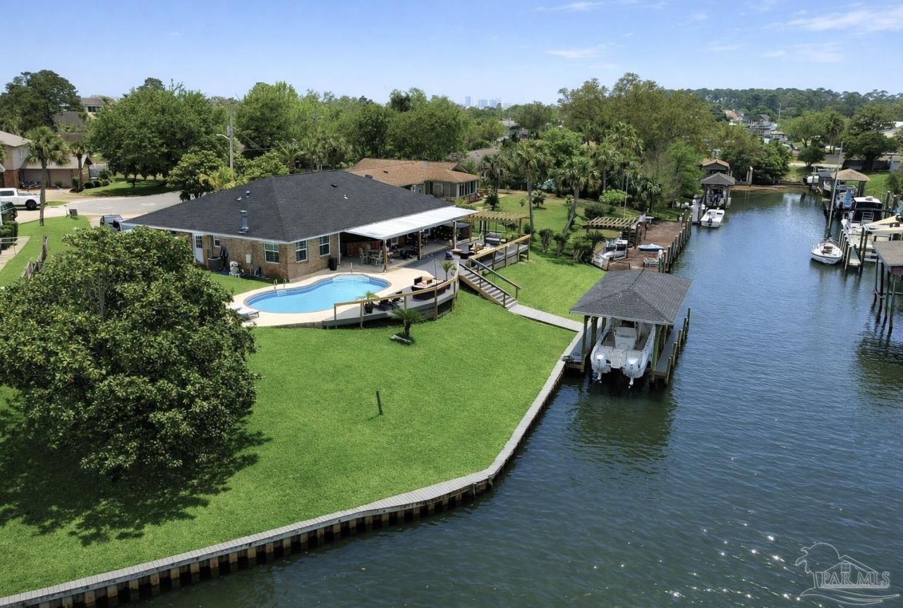 1047 Aquamarine Dr, Gulf Breeze, FL 32563 Main Photo