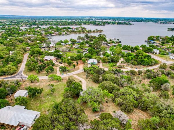 204 W Lakeshore DR, Llano, TX 78643