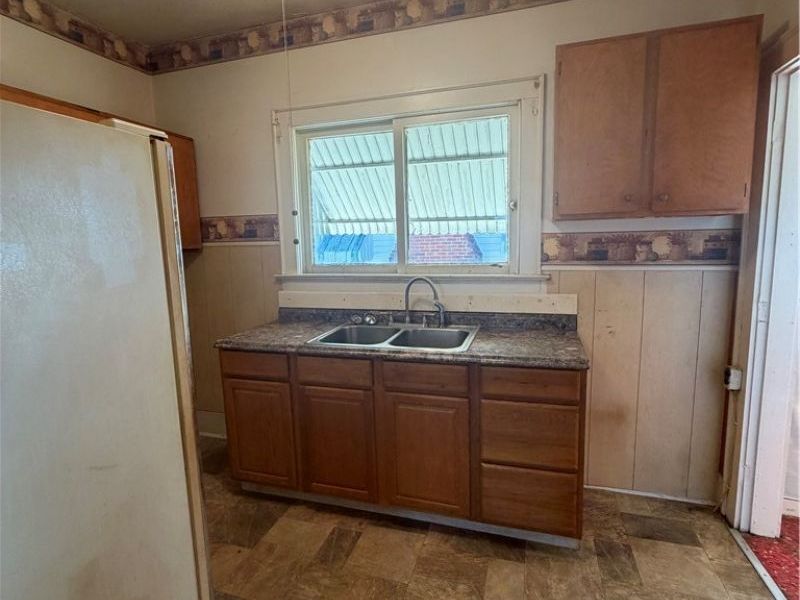 376 E State Street, Newcomerstown, OH 43832 Photo 8