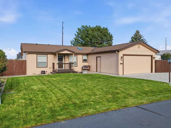 1745 NE 6th Street, Redmond, OR 97756