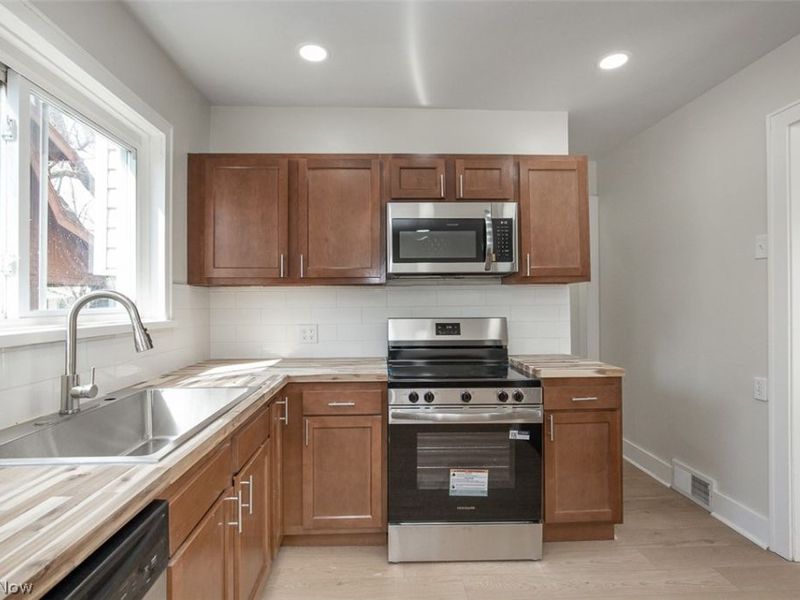 92 E Ido Avenue, Akron, OH 44301 Photo 9