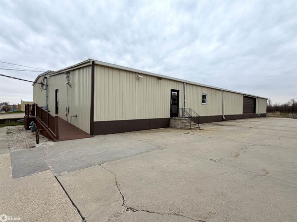 725 Penrose Street, Grinnell, IA 50112