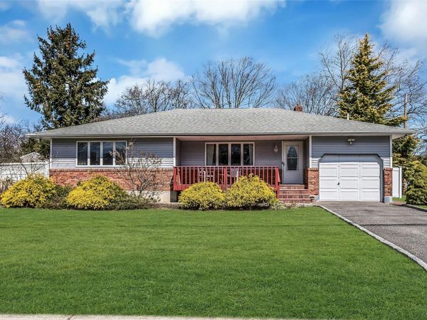 31 Baldwin Street , East Islip, NY 11730