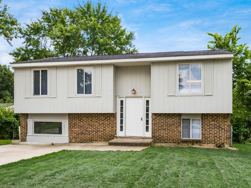 2621 Ipswick Circle, Columbus, OH 43224 Photo 2